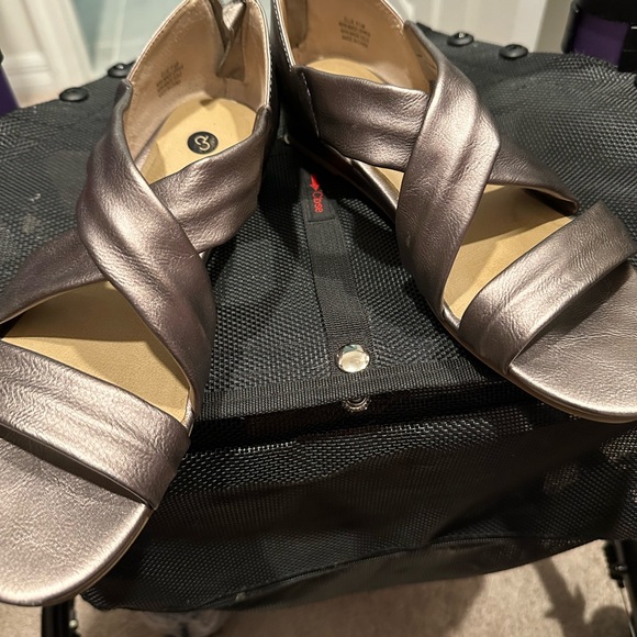 Bronze colored sandals - Picture 2 of 9